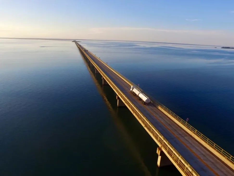 Construção da Ponte Hélio Serejo: conecta SP e Mato Grosso, é considerada uma das maiores pontes do Brasil