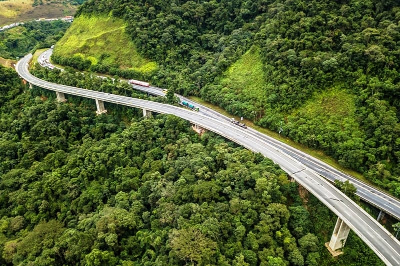 Construção da Rodovia Régis Bittencourt: trecho da BR-116, que é uma das mais importantes rodovias do país