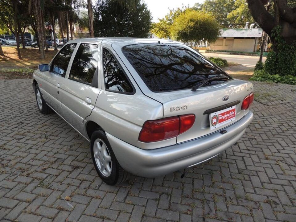 Carro popular da Ford com teto solar e conforto de sobra por menos R$ 15 mil faz 12 km/L e surpreende o mercado automotivo!