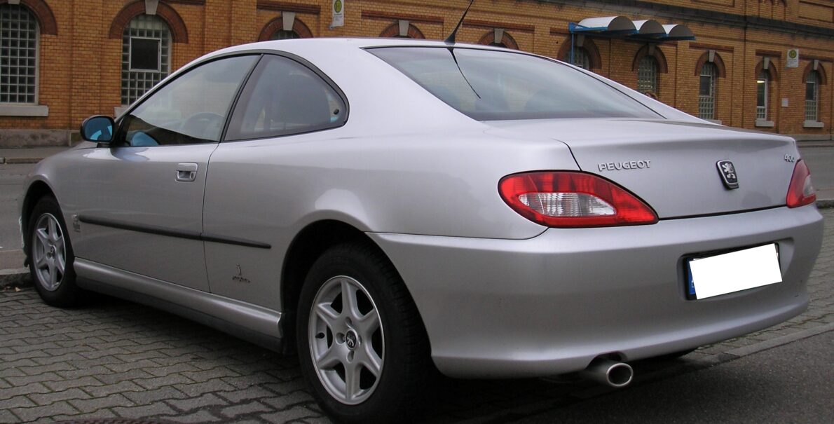 Sedã de luxo por menos de 18 mil reais?! Este clássico da Peugeot faz 11,5 km/L e está se tornando um dos carros mais procurados