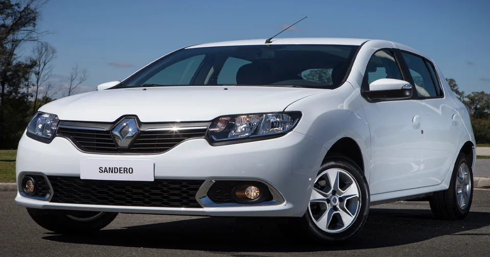 Por menos de R$ 30 mil, carro popular da Renault desbanca modelos atuais no mercado de Hatch 5 portas com consumo de 14,2 kml com gasolina