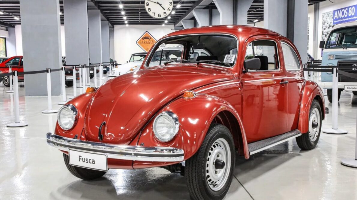 Fusca 1600: um carro clássico dos anos 90 com motor 1.6L aspirado e design inconfundível! Descubra se ele ainda vale a pena para você.