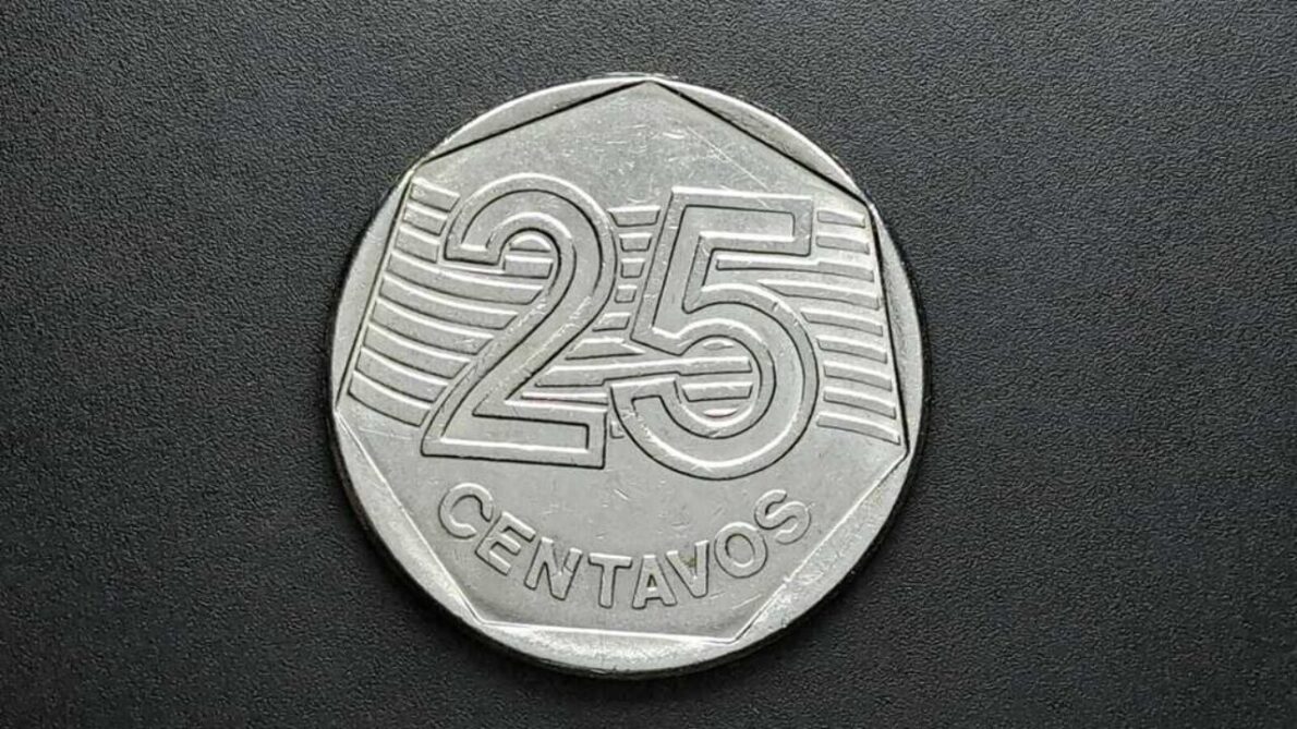 Saiba como uma moeda de 25 centavos do Plano Real pode valer mais de R$ 2 mil e descubra quais detalhes aumentam seu valor.