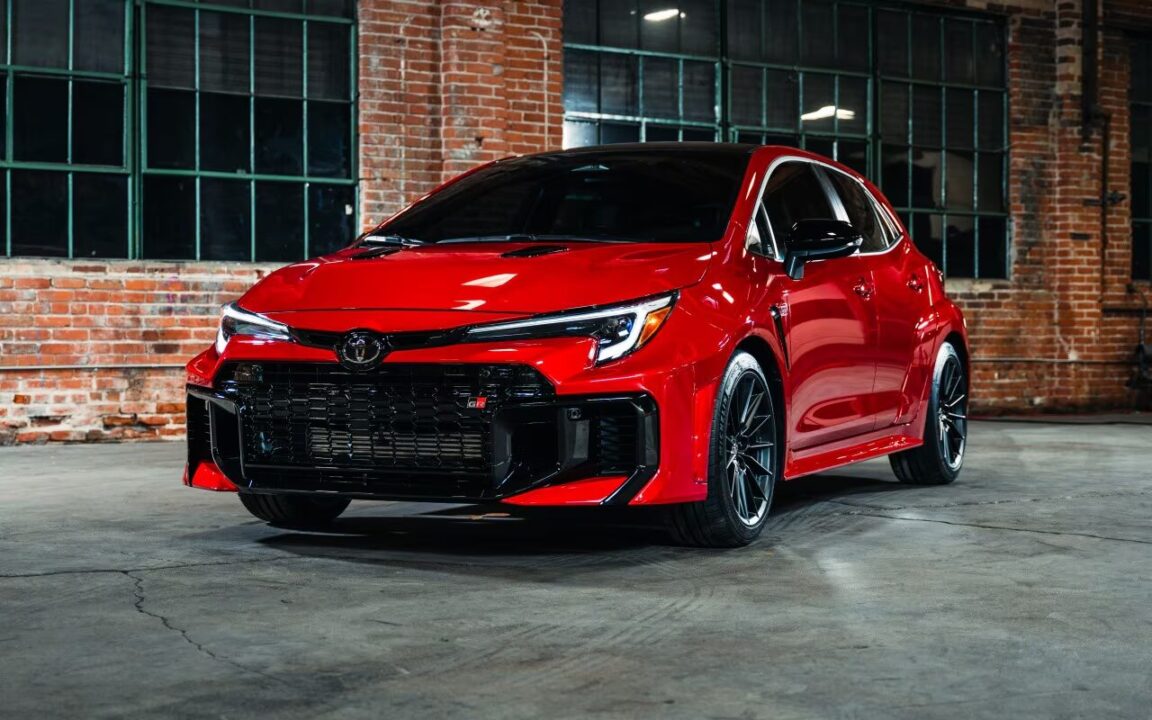 Toyota revela o preço do GR Corolla 2025 nos EUA. Será que esse esportivo chegará ao Brasil? Descubra todas as novidades!