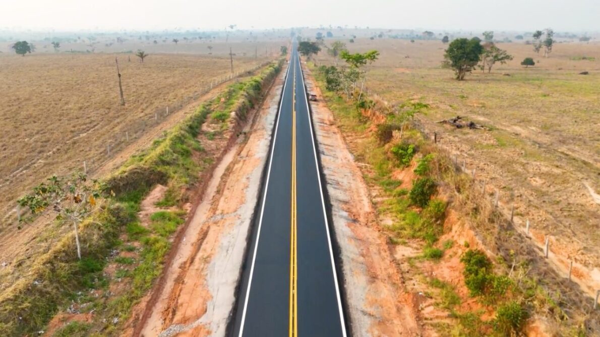 Revitalização da BR-317, com investimento de R$ 3,5 milhões, fortalece a fronteira entre Brasil e Bolívia, impulsionando o comércio e desenvolvimento regional.