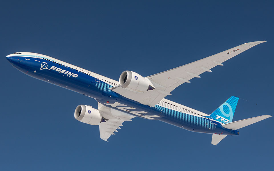 Boeing, gigante aeroespacial dos EUA, anunciou que cortará 17.000 empregos em meio a uma greve de trabalhadores e atrasar a entrega do jato comercial 777X em um ano