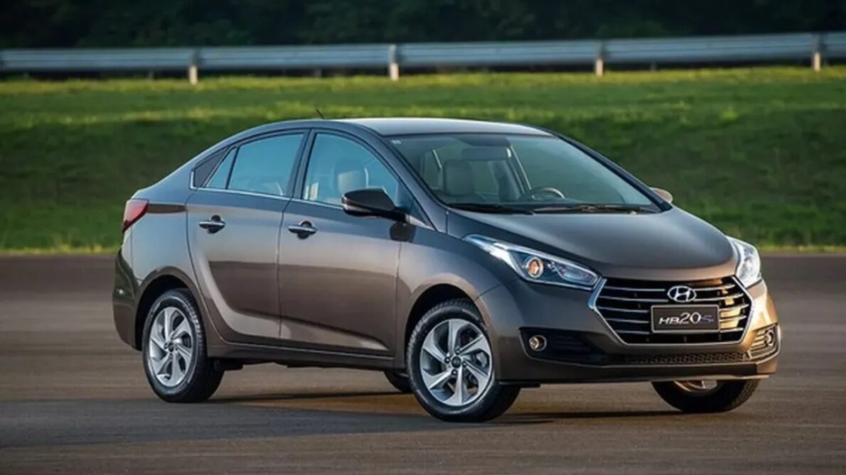 Com preço acessível de R$ 50 mil e garantia estendida, Hyundai HB20s 1.0 se destaca como o sedã mais completo, superando concorrentes e liderando as vendas no mercado brasileiro