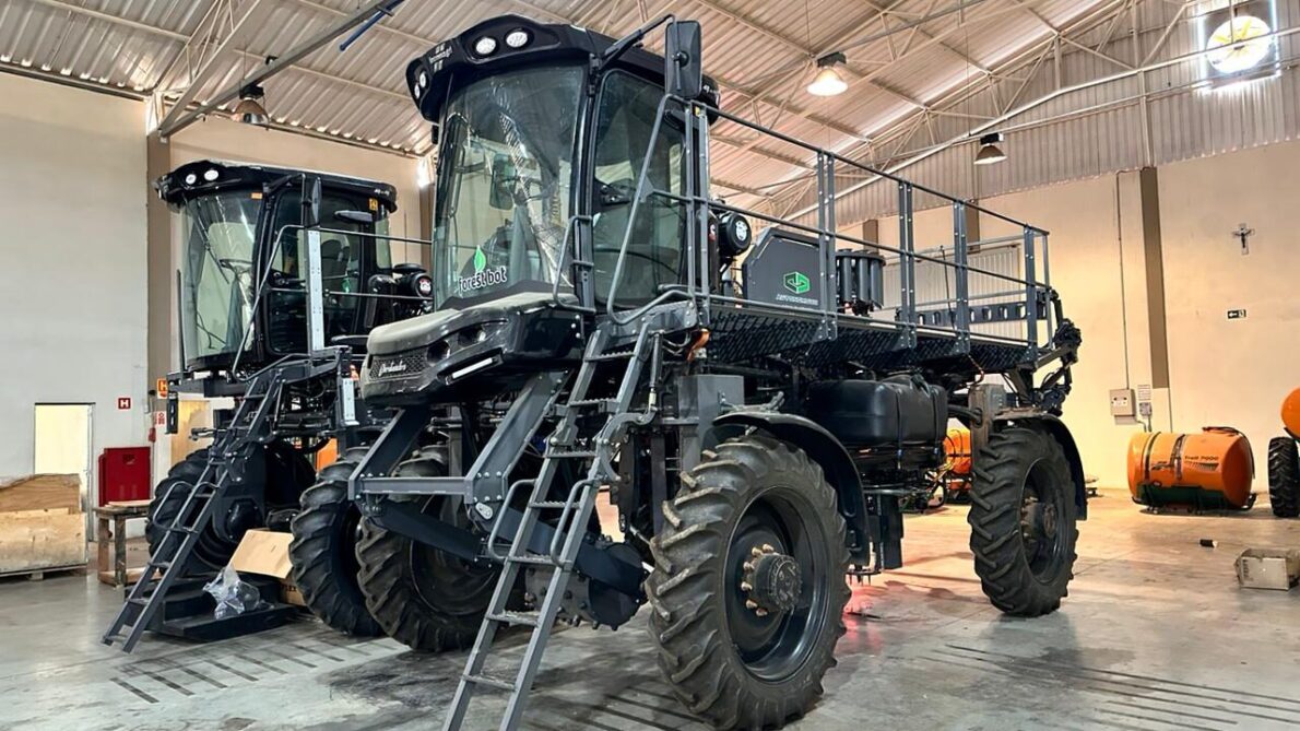 Startup do Brasil AutoAgroMachines lança Forest.Bot, um robô de reflorestamento reconhecido em Cambridge, com tecnologia inovadora.