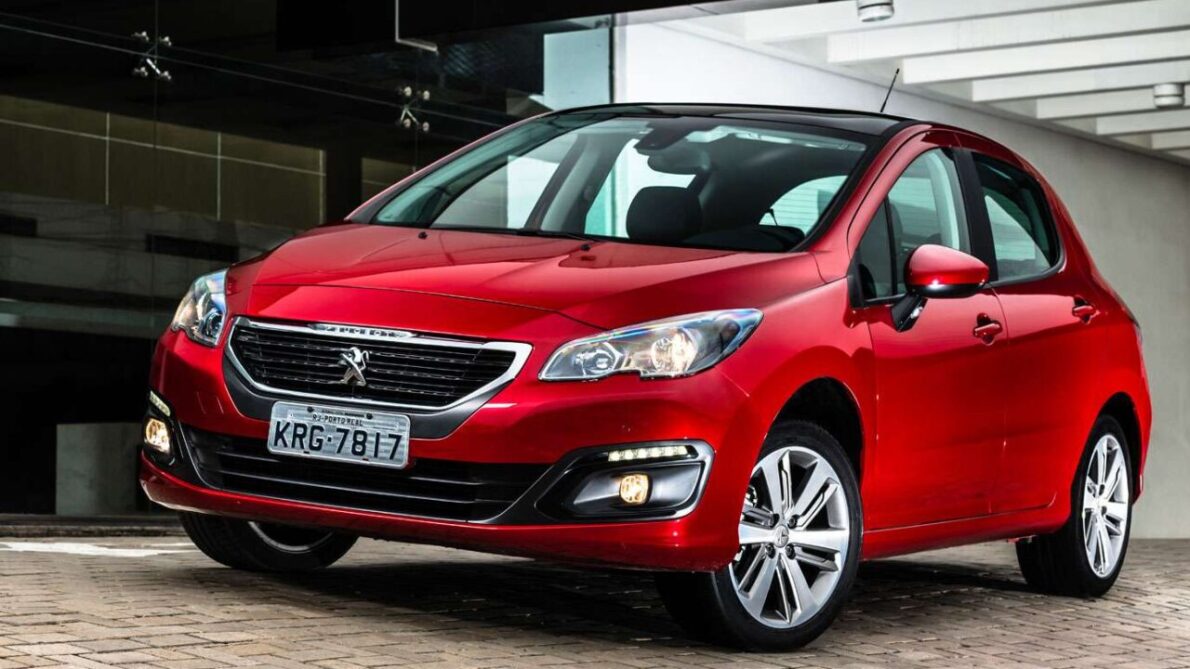 Com motor turbo 1.6, o Peugeot 308 Allure é um carro que oferece desempenho superior e um porta-malas espaçoso, ideal para viagens e para o dia a dia.