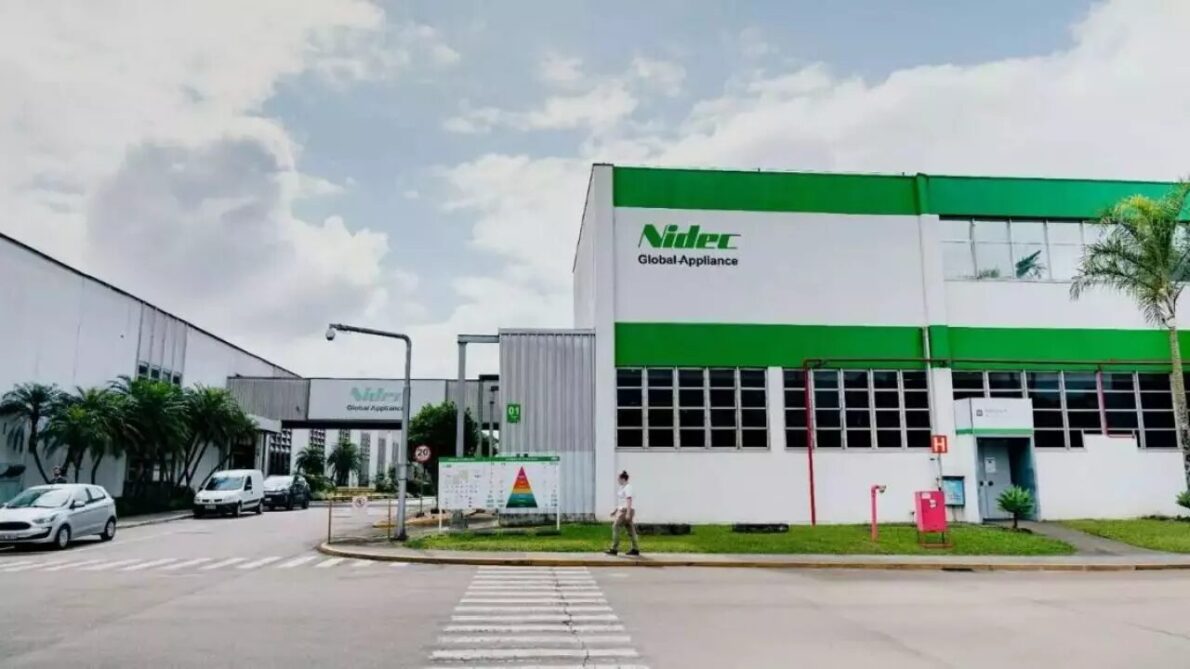 A fábrica de Joinville do Grupo Nidec Global se torna a primeira do grupo a alcançar a neutralidade de carbono, antecipando-se ao prazo.