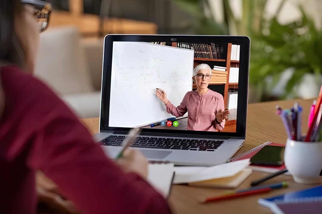 Que tal fazer uma graduação ead sem precisar fazer prova? Universidade Federal abre 1200 vagas em cursos gratuitos até 16 de Outubro!