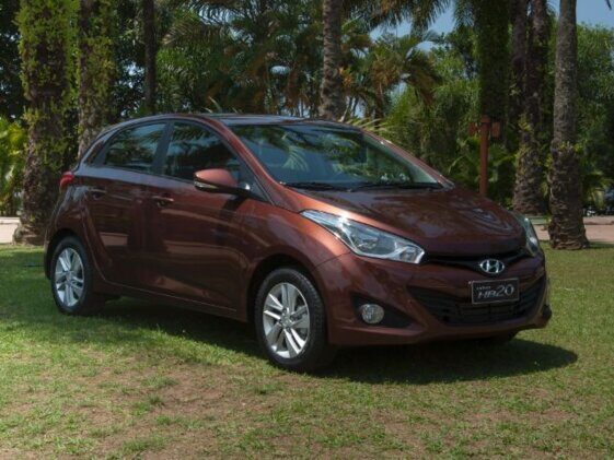 Hyundai HB20 2013, um dos favoritos entre seminovos, oferece até 14,5 km/l na estrada e qualidade por R$ 40 mil. Descubra por que ele ainda é popular!