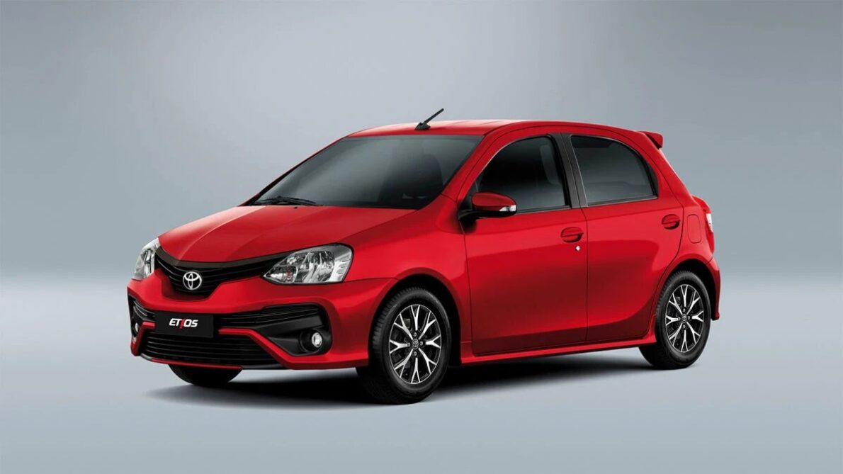 Toyota Etios, com preços a partir de R$ 35 mil, é uma opção econômica e confiável no mercado de usados. Saiba o que observar antes de comprar! (Imagem/ Divulgação)