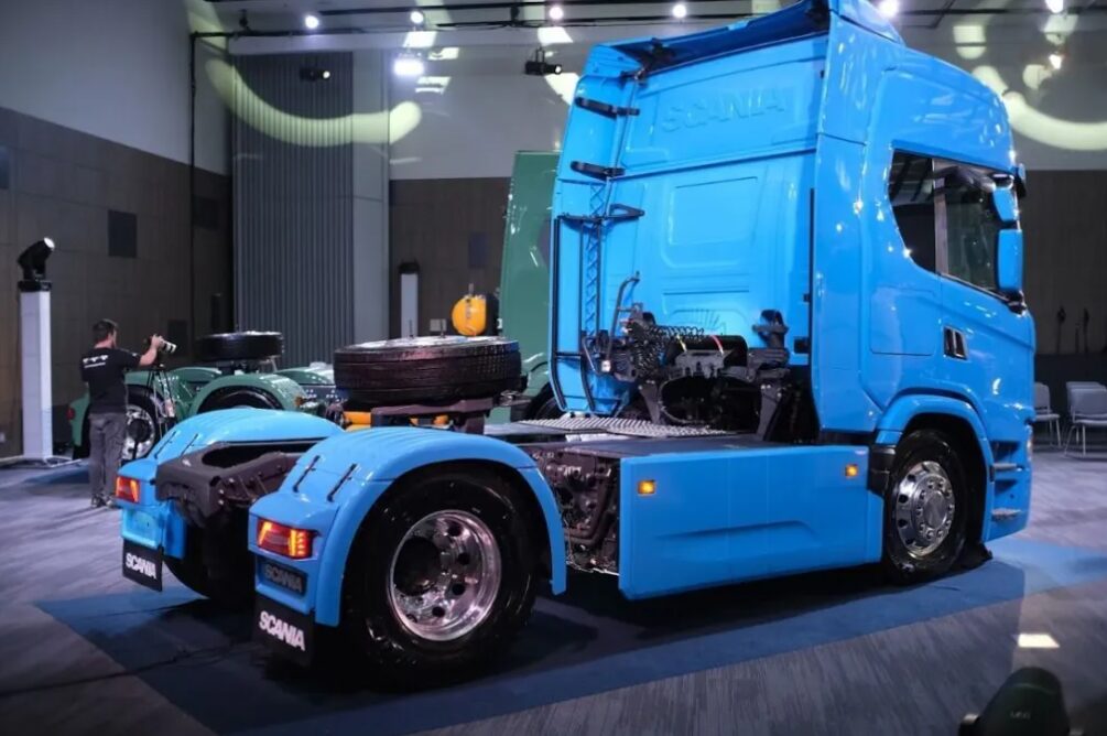 Caminhão elétrico, Scania Brasil, sustentabilidade no transporte, inovação elétrica, descarbonização, lançamento Scania, transporte sustentável, tecnologia automotiva. (Imagem/ divulgação)