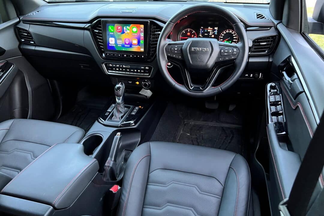 Isuzu D-Max 2025 chega para desafiar a Hilux! Nova picape japonesa combina força e tecnologia, prometendo abalar o mercado automotivo. Conheça todos os detalhes!