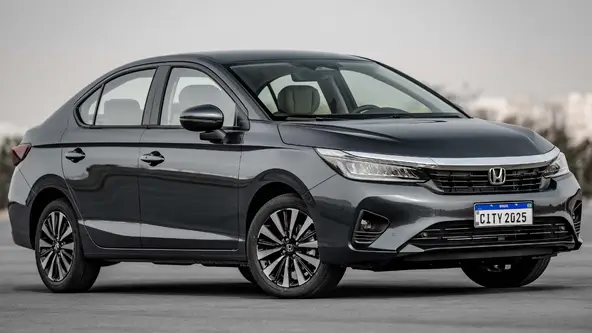 Novo Honda City sedan 2025: mais completo que o Virtus, com 126 cv, 519 litros de porta-malas e preços a partir de R$ 117 mil, mas ainda sem motor turbo!