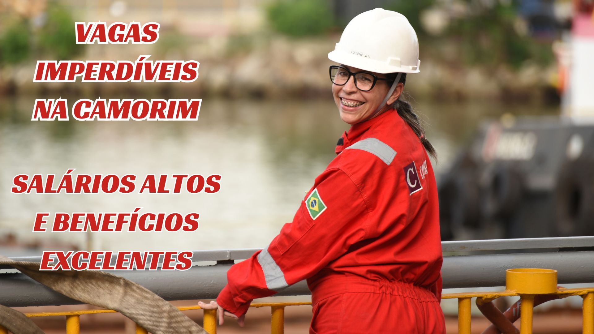 Mulher sorridente em uniforme vermelho e capacete branco, com texto "Vagas imperdíveis na Camorim, salários altos e benefícios excelentes".