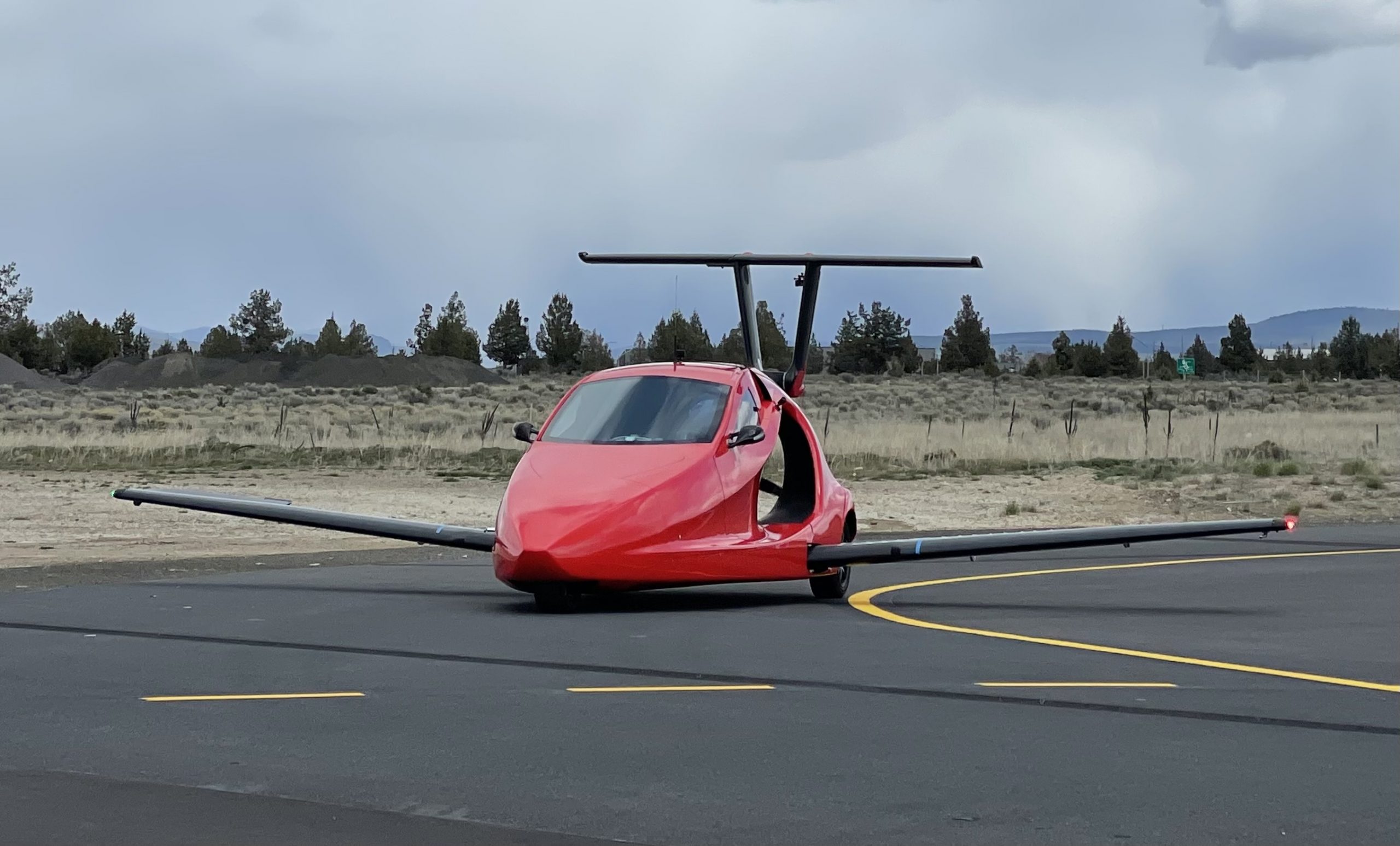 Veículo híbrido que voa como avião e roda como carro é aprovado Switchblade conclui primeiro voo com sucesso e promete revolucionar a mobilidade urbana!