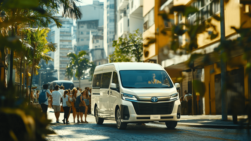 A Toyota lança em 2025 a Hiace, uma van robusta e moderna que promete atender o transporte de passageiros e se destacar como nova Kombi