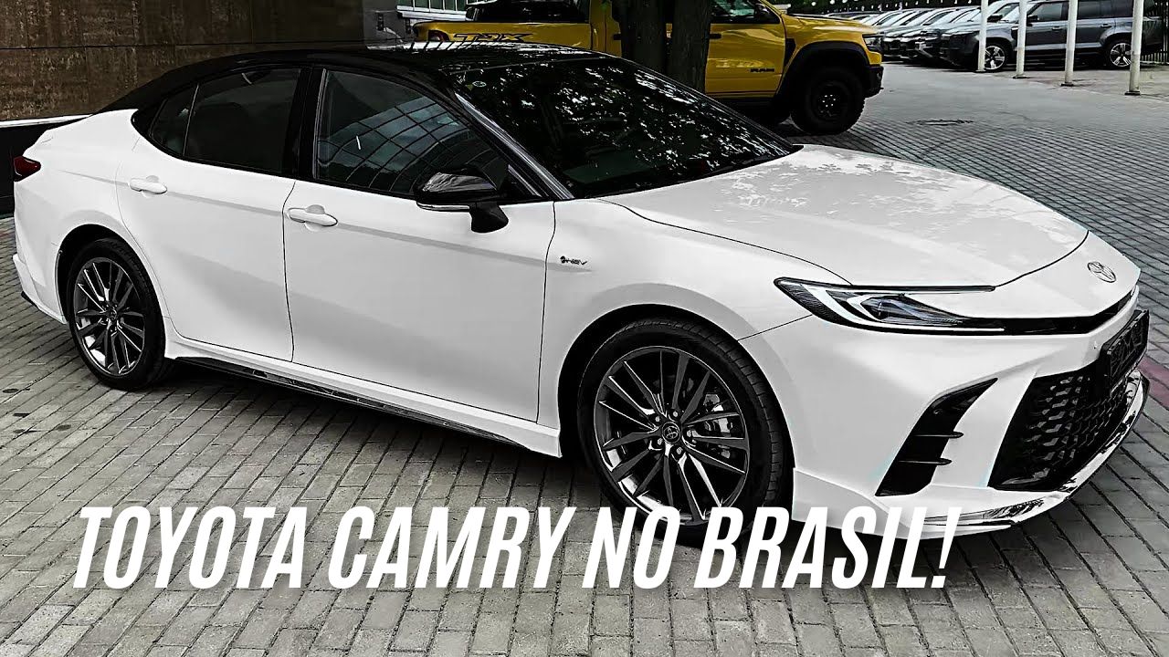 Toyota Camry: O híbrido de 227 cv que chega ao Brasil com consumo de carro 1.0 e design incrível