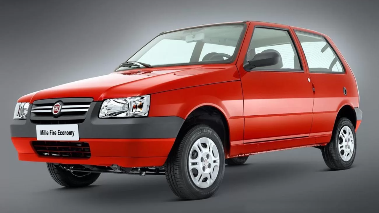 Descubra por que o Fiat Uno Mille conquistou o coração dos brasileiros e se tornou um ícone da economia e um carro clássico do mercado.