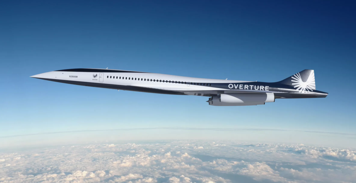 A aeronave acelera até atingir a velocidade do som, cerca de **1.235 km/h** no ar. Quando isso acontece, as ondas sonoras se acumulam na frente do avião e formam um **boom sônico**, marcando o momento em que ele rompe a **barreira do som** e continua voando ainda mais rápido.