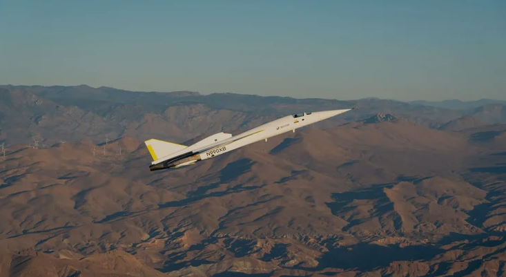 A Boom Supersonic é uma empresa que quer trazer de volta os aviões supersônicos, tornando as viagens muito mais rápidas. Ela já tem um modelo em teste e planeja lançar um avião comercial que pode voar a mais de 2.100 km/h. 