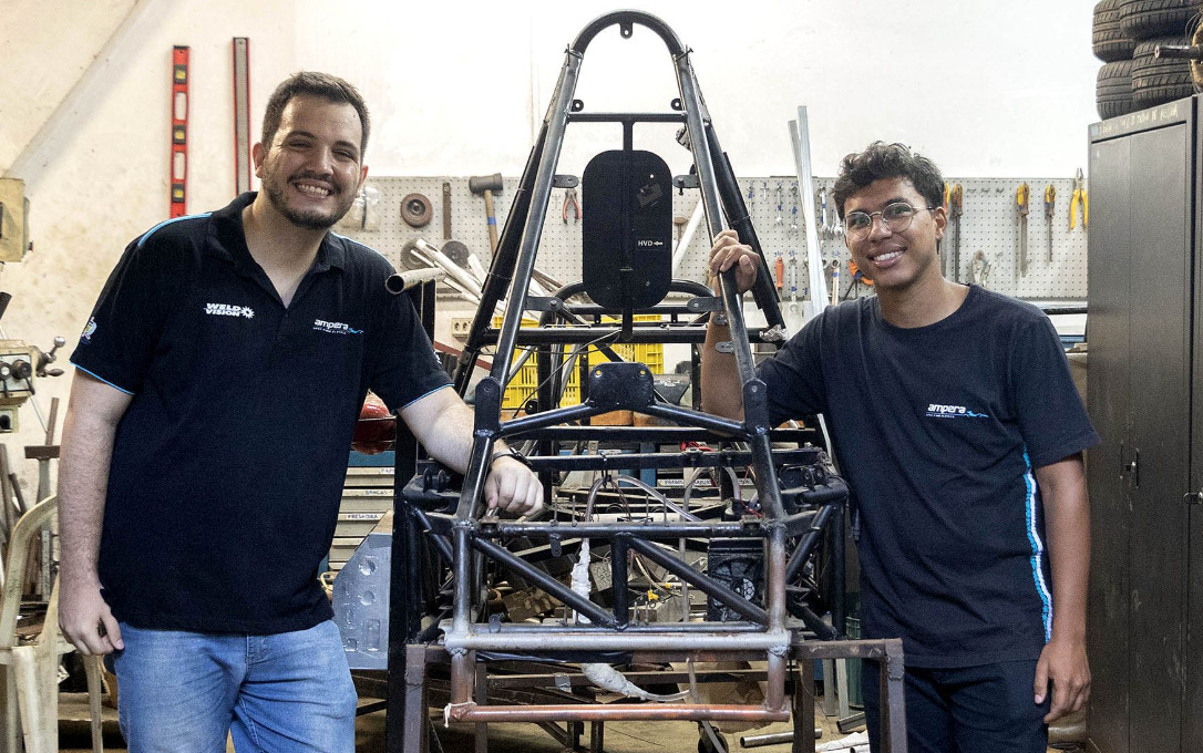 Eles embarcam para a Inglaterra em julho de 2025 para iniciar o estágio de 12 meses na Red Bull Powertrains, onde trabalharão no desenvolvimento do novo motor da equipe.
