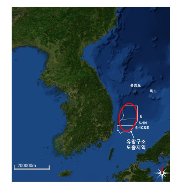 O geólogo brasileiro Vitor Abreu analisou dados geológicos da costa da Coreia do Sul e identificou formações subterrâneas com grande potencial de petróleo e gás. A descoberta foi baseada em estudos sísmicos avançados e modelagem geofísica, indicando uma reserva gigantesca sob o leito marinho.