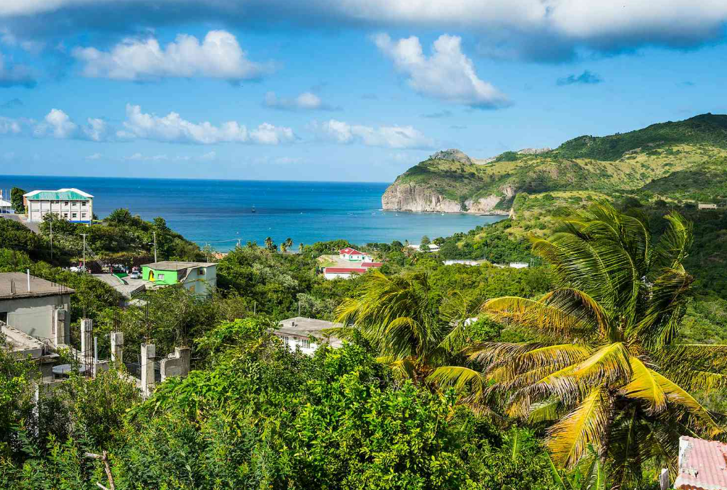 Montserrat fica no Caribe, a leste de Porto Rico. É uma pequena ilha que faz parte dos Territórios Britânicos Ultramarinos.
