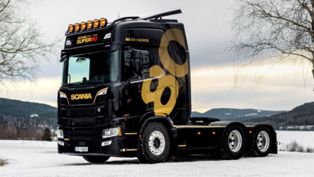 Scania Super 80: edição especial celebra 80 anos da marca na Noruega com visual exclusivo