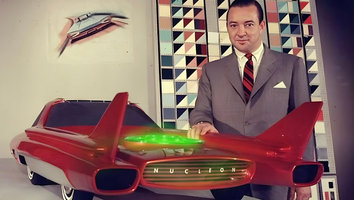 O Ford Nucleon usaria um pequeno reator nuclear na traseira para gerar vapor através da fissão do urânio, movendo duas turbinas. Uma turbina impulsionaria as rodas, enquanto a outra alimentaria os sistemas elétricos do carro.