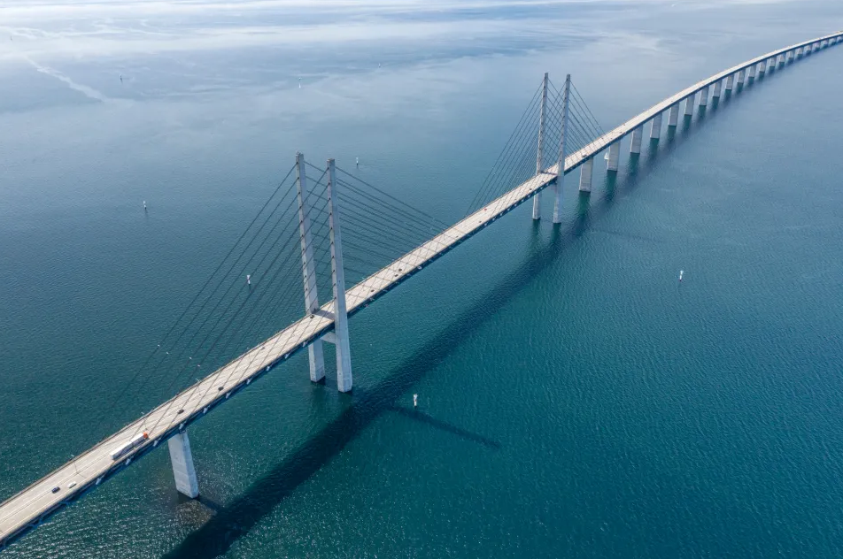 A Ponte Kvarken ligará Finlândia e Suécia, conectando as cidades de Vaasa e Umeå sobre o Golfo de Bótnia. Atualmente, a travessia entre os dois países é feita por balsa ou por uma longa rota terrestre.