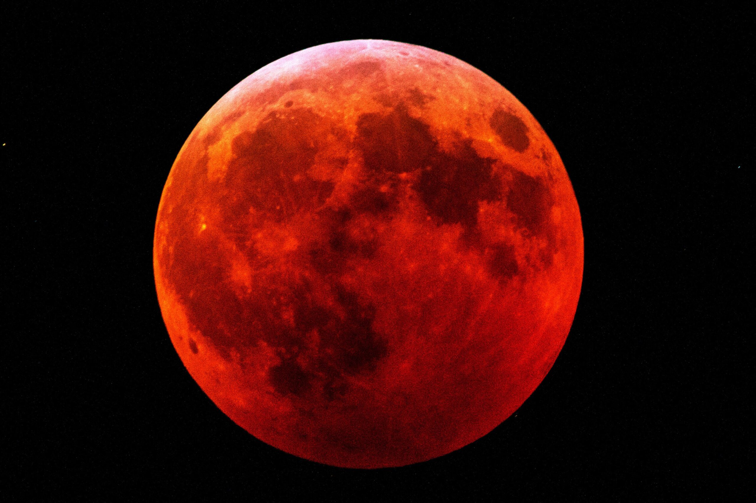 Eclipse lunar, lua de sangue está prestes a acontecer