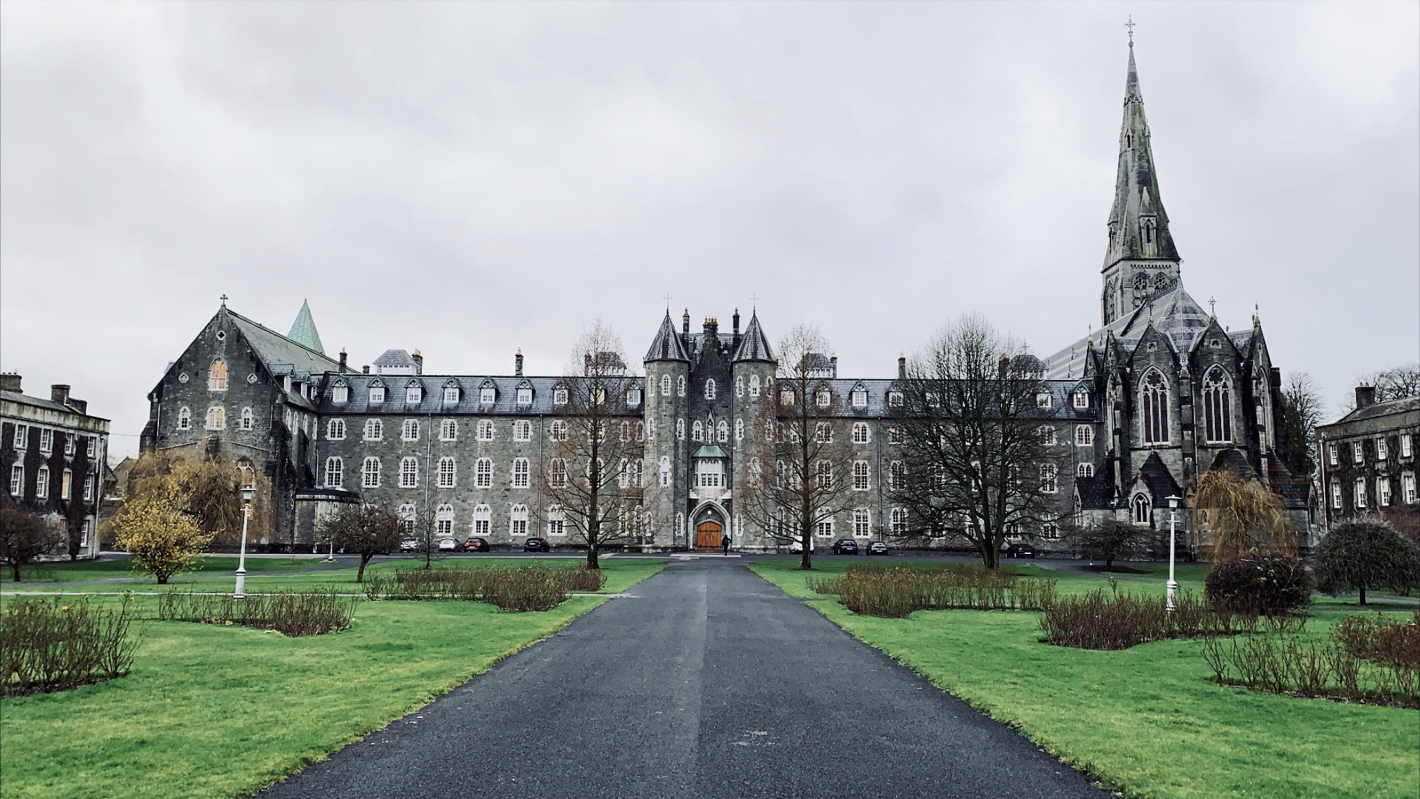 Universidade da Irlanda está oferecendo bolsa de estudo de 100% com subsídio anual de € 25.000