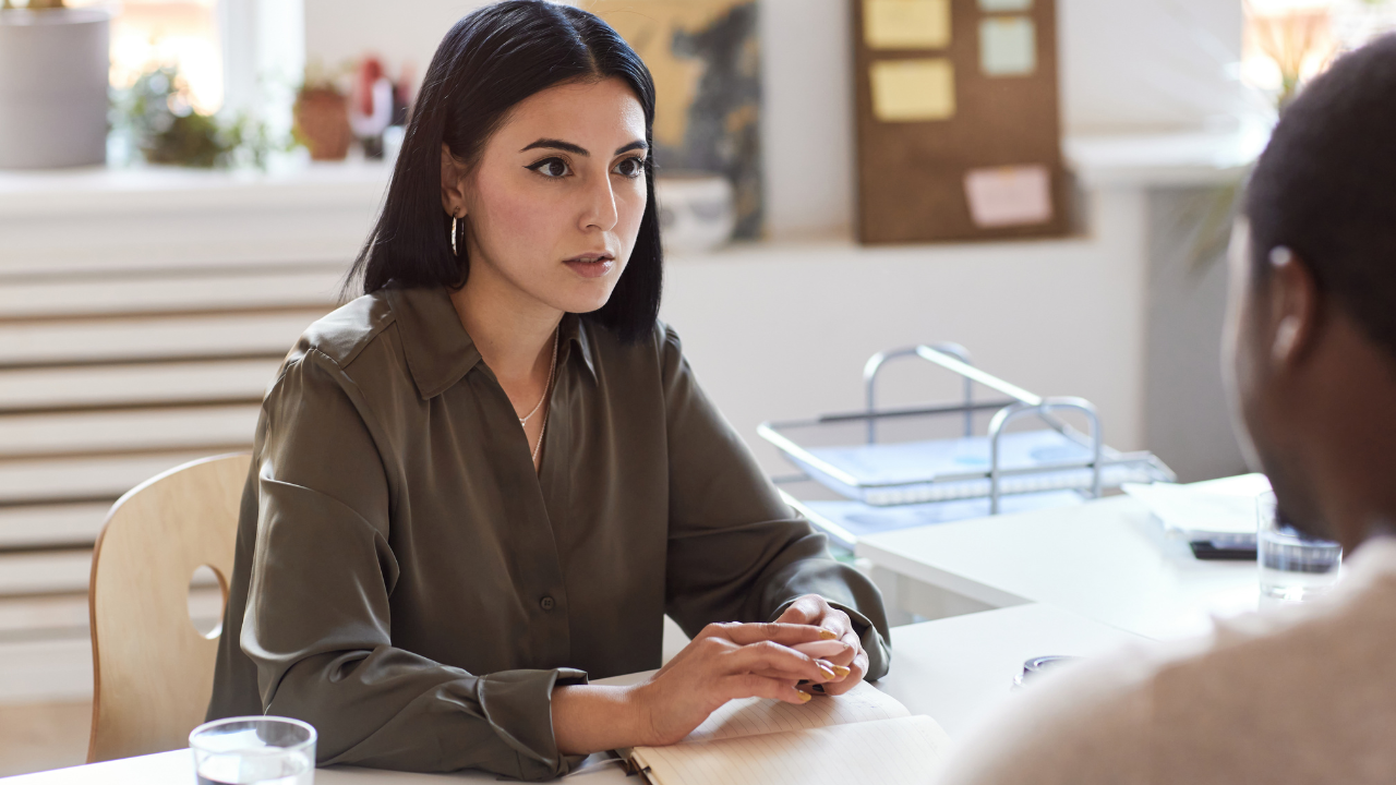 Vaga de emprego na Azevedo & Travassos para Assistente de Recursos Humanos, com foco em recrutamento e seleção, em São Paulo.