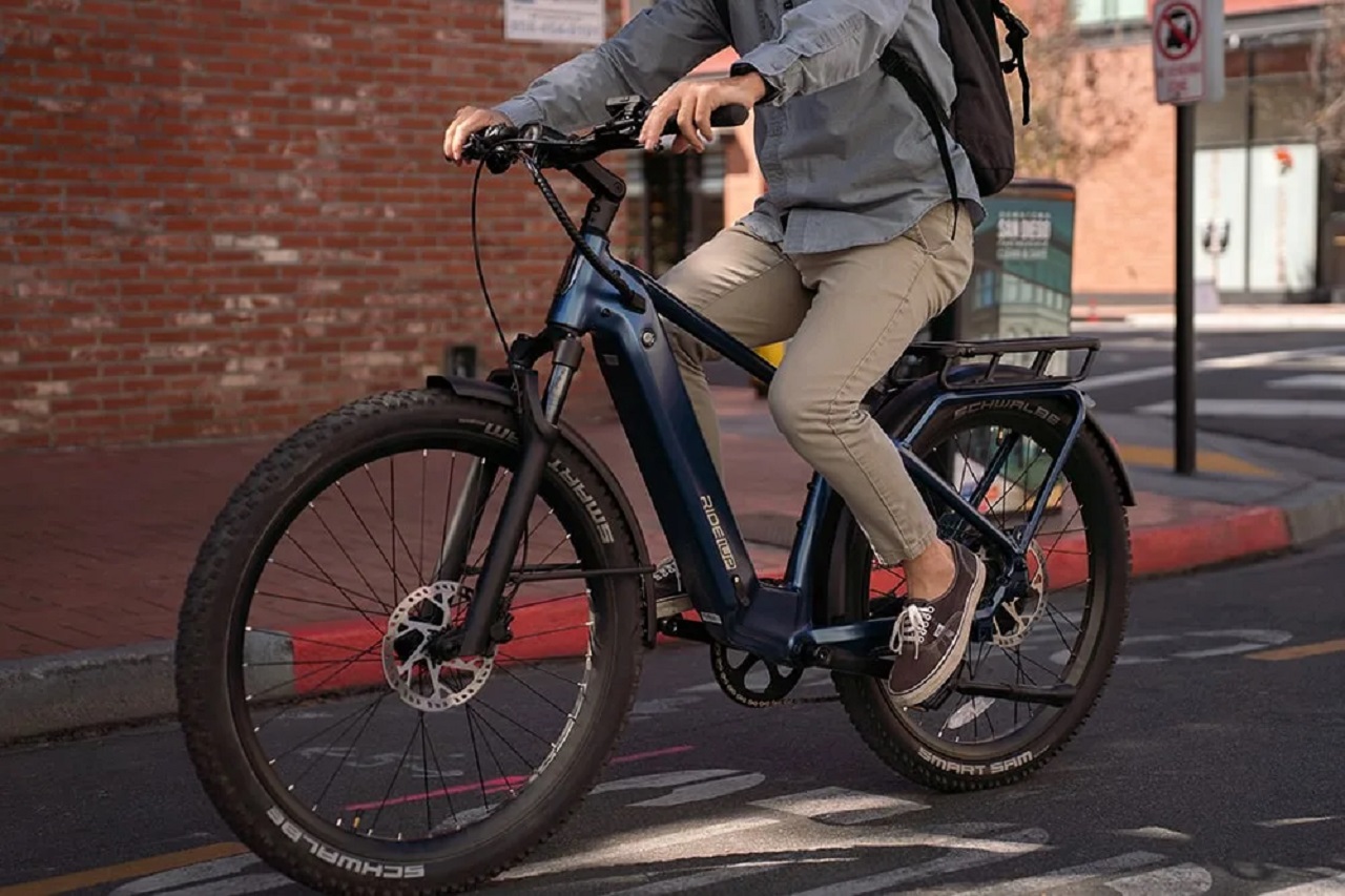 Bicicleta elétrica com autonomia de 96 km e capacidade para 200 kg chama atenção no mercado por custo abaixo de R$ 10 mil