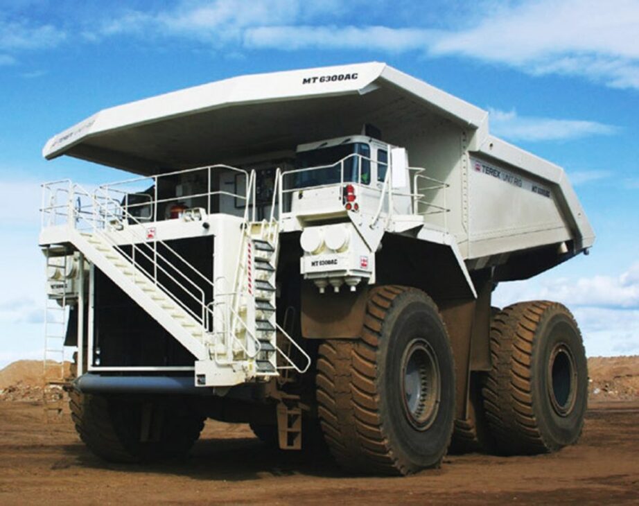 Caminhão basculante Terex MT 6300AC um gigante da mineração! ⛏️ Carga de 363t, tração elétrica AC e legado na Cat. 