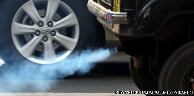 Motor fumando? Especialista explica o significado da fumaça branca, azul ou preta no escapamento!