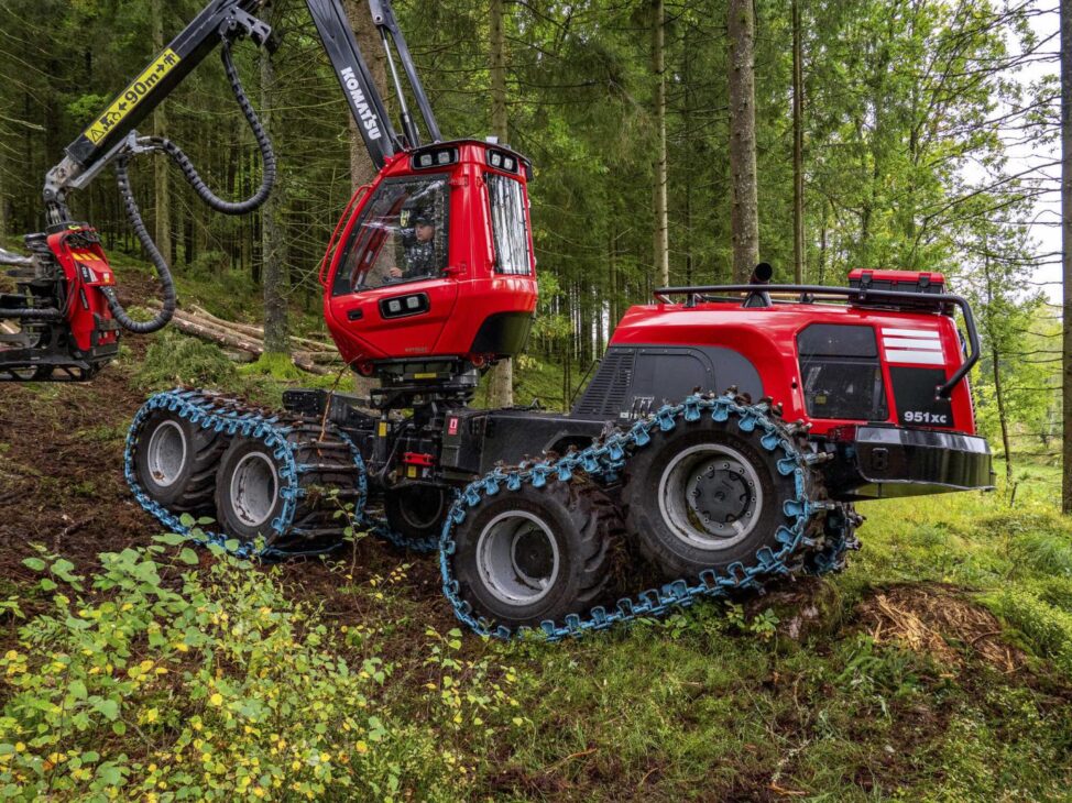 Máquina de colheita florestal de grande porte Ponsse Bear vs Komatsu 951 em análise