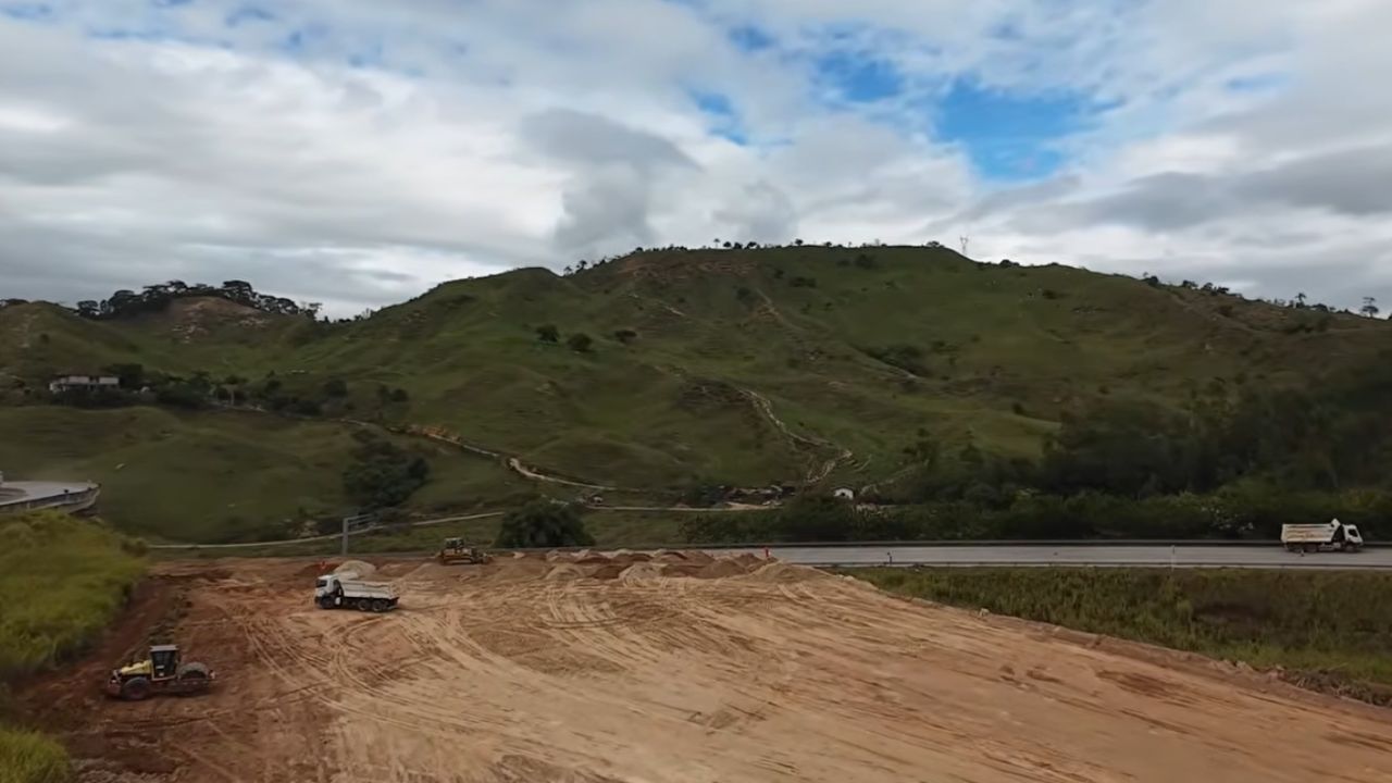 Nova 381: Les travaux à Antônio Dias révèlent la construction d'une base opérationnelle au Km 303