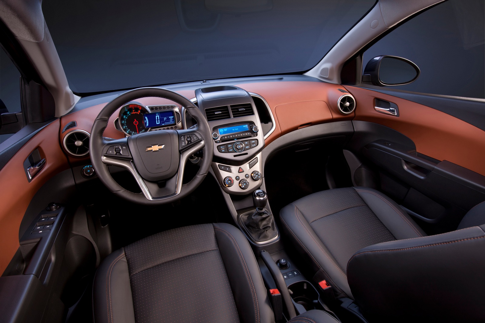 Novo sedã da Chevrolet custa menos de R$ 100 mil e faz até 14,7 kmL com gasolina em ciclo urbano, segundo dados da fabricante