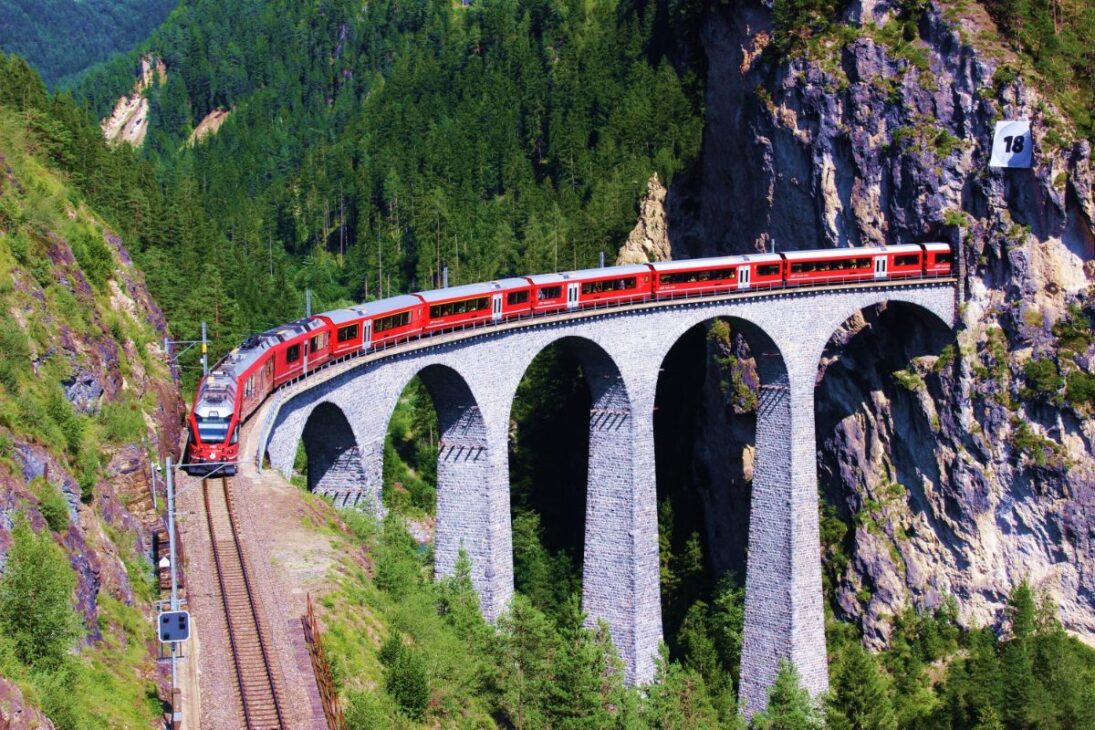 O trem de passageiros mais longo do mundo, com mais de 2 km de comprimento