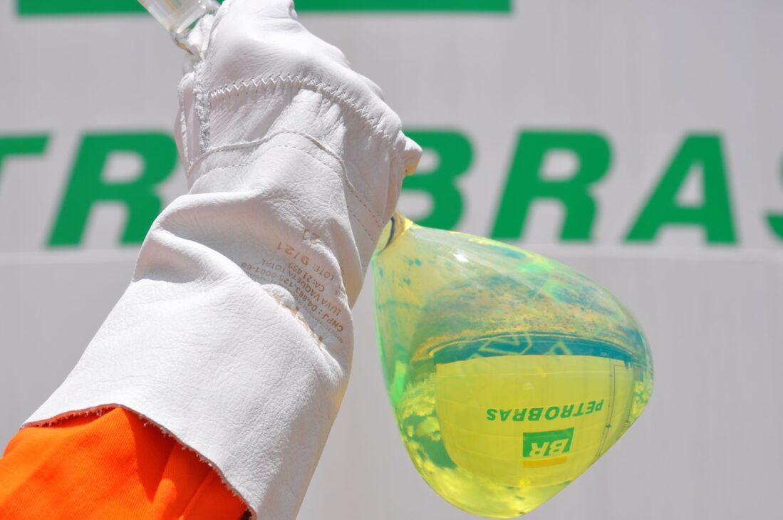 Petrobras reduz diesel; alívio de R$ 0,13/l na bomba esperado (Abicom). Corte de R$ 0,16 na refinaria vale hoje (6/5). Saiba mais