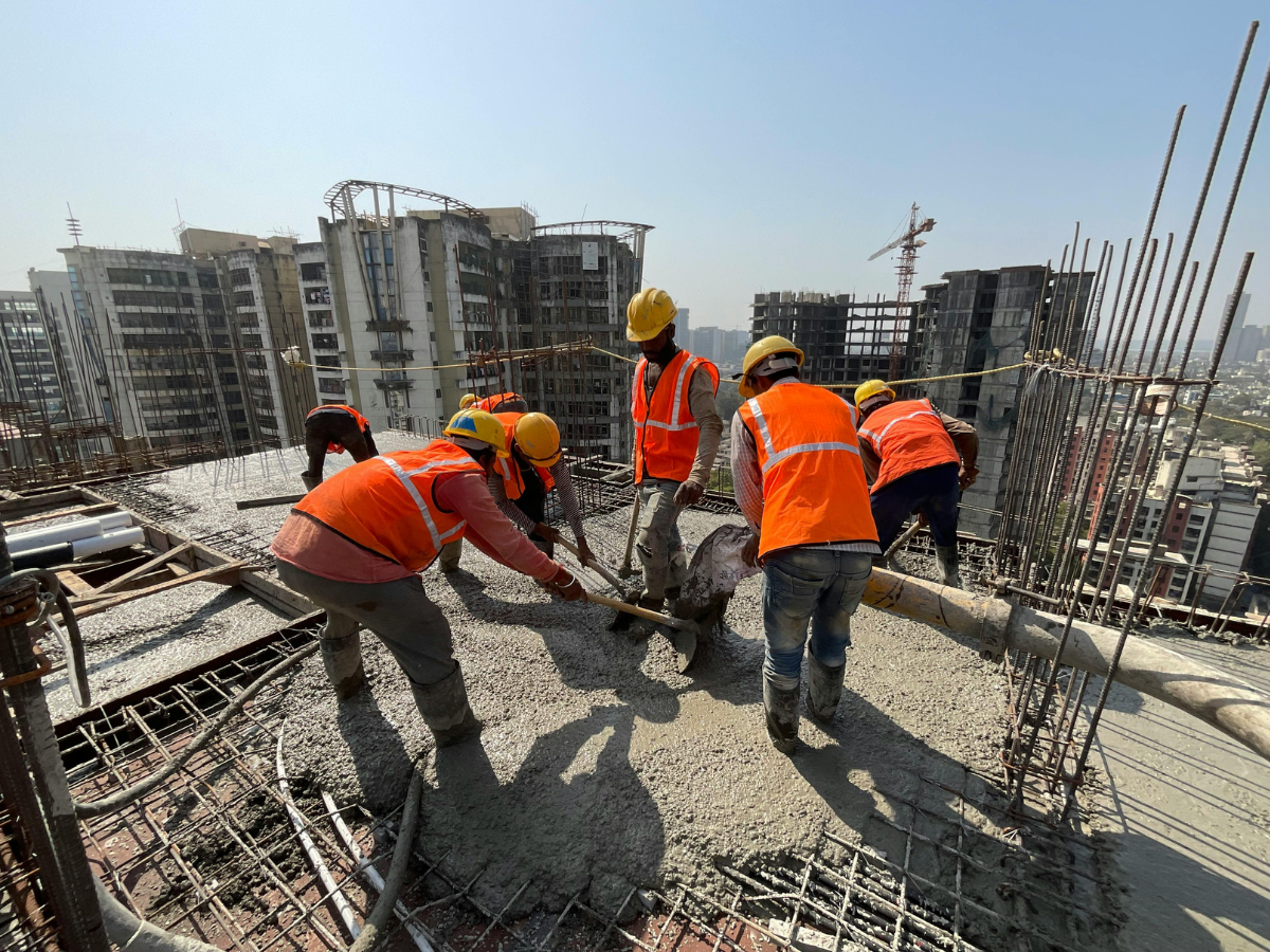 Prefeitura de Canoas e SENAI oferecem curso gratuito com vagas na área da construção civil, unindo capacitação profissional à reconstrução de escolas afetadas pelas enchentes no município.