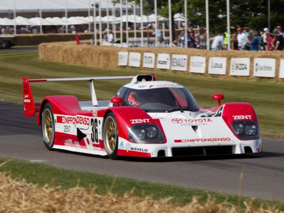 Toyota TS010: O carro de Le Mans tão brutal que quebrava ossos dos pilotos. Conheça a história do 'Bone Crusher' e sua dolorosa jornada ao pódio