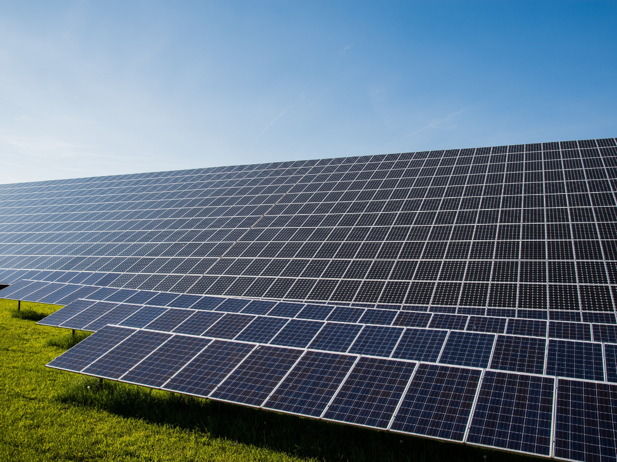 O Banco de Desenvolvimento de Minas Gerais (BDMG) firma parceria com Banco Europeu de Investimentos para financiar 22 projetos de energia solar em Minas Gerais.