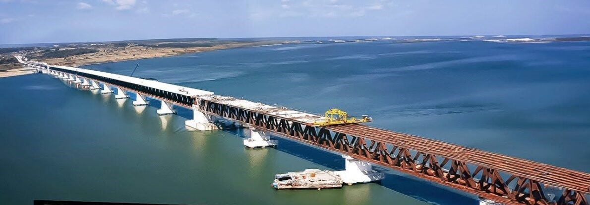 Ponte rodoferroviária de dois andares revolucionou o transporte entre São Paulo e Mato Grosso do Sul, reduzindo a travessia de 150 para 5 minutos.