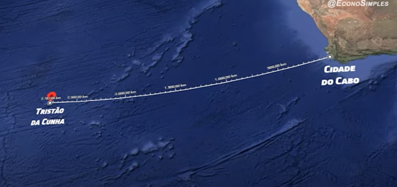 A Cidade do Cabo, na África do Sul, funciona como o principal porto de ligação para Tristão da Cunha, sendo o ponto de partida para os navios que levam suprimentos e passageiros.