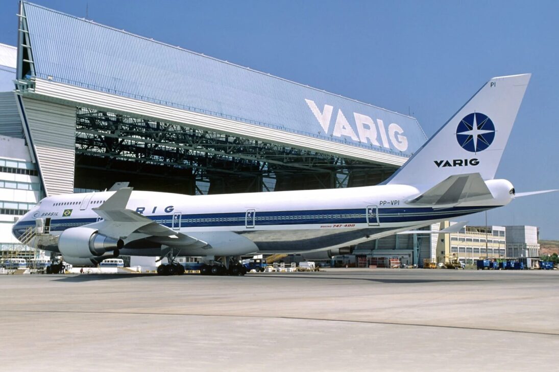 VARIG: de orgulho nacional a colapso bilionário. Entenda como a gigante aérea brasileira perdeu altitude até desaparecer dos céus.